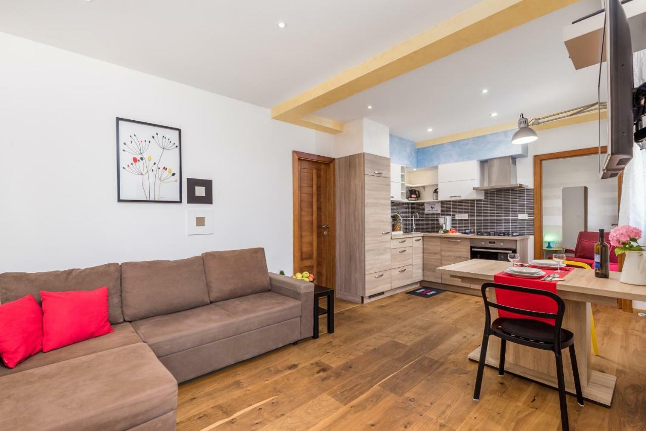 Apartments Linda Sestrunj Экстерьер фото